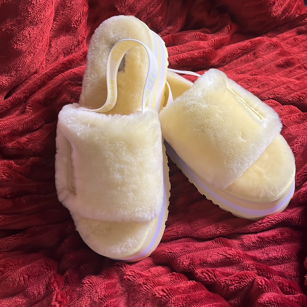 Disco Genuine Shearling Slingback Slipper
UGG , shoe, sandal , new size 8
